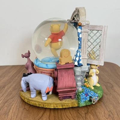 LOT 70B: Disney Winnie the Pooh Honeypot Musical Water Globe & Window Character Snowglobe