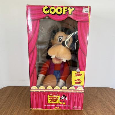LOT 74B: Disney World of Wonders Talking Mickey Mouse Show Goofy Doll in Box