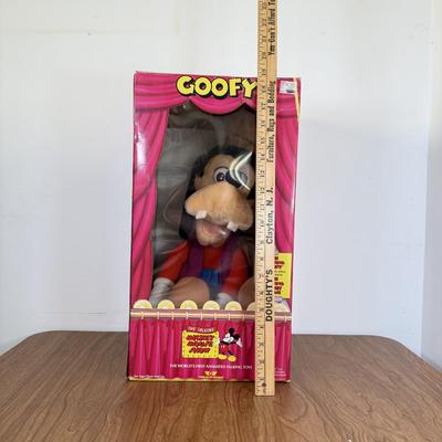 LOT 74B: Disney World of Wonders Talking Mickey Mouse Show Goofy Doll in Box