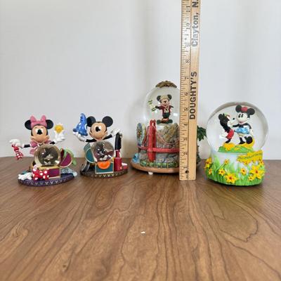 LOT 75B: Disney Snowglobes - Enesco "In the Good Old Summertime, California Adventure "California Here I Come" &...