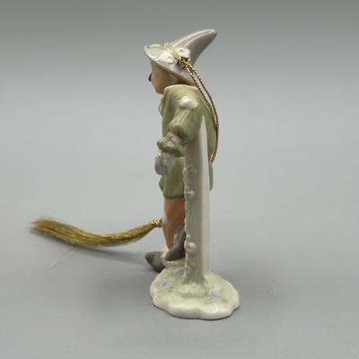 LOT 82B: Lenox The Wizard Of Oz Scarecrow Figurine