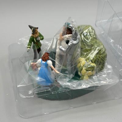 LOT 89B: Hallmark Wizard Of Oz Ornament Collection