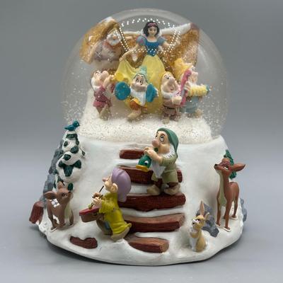 LOT 102B: Mr Christmas Disney Snow White & The Seven Dwarfs Snow Globe