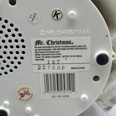 LOT 102B: Mr Christmas Disney Snow White & The Seven Dwarfs Snow Globe