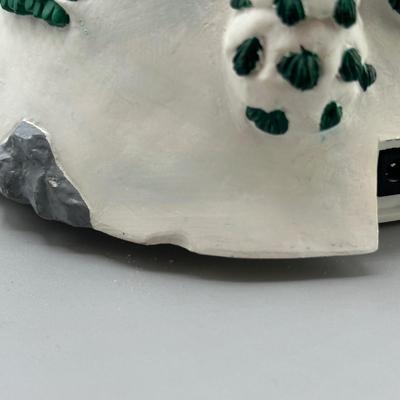 LOT 102B: Mr Christmas Disney Snow White & The Seven Dwarfs Snow Globe