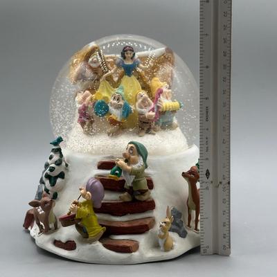 LOT 102B: Mr Christmas Disney Snow White & The Seven Dwarfs Snow Globe