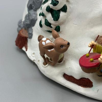 LOT 102B: Mr Christmas Disney Snow White & The Seven Dwarfs Snow Globe