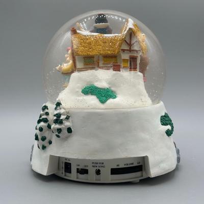 LOT 102B: Mr Christmas Disney Snow White & The Seven Dwarfs Snow Globe