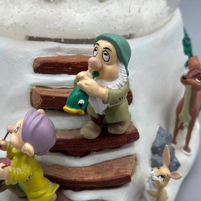 LOT 102B: Mr Christmas Disney Snow White & The Seven Dwarfs Snow Globe