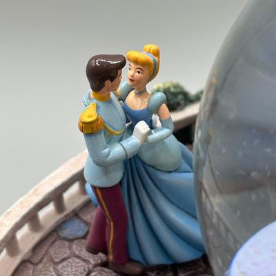 LOT 103B: Disney Princess Snow Globe Music Box