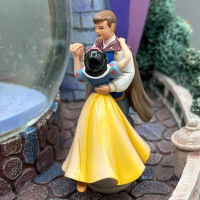 LOT 103B: Disney Princess Snow Globe Music Box