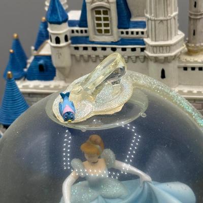 LOT 108B: Disney Cinderella Musical Snow Globe & Snow White & The Seven Dwarfs