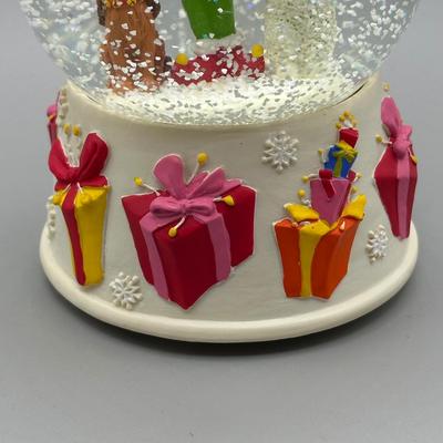 LOT 111B: The Grinch x SnowBabies Decor