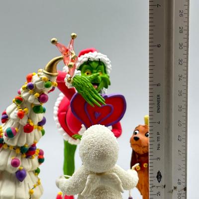 LOT 111B: The Grinch x SnowBabies Decor
