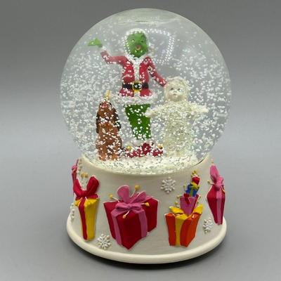 LOT 111B: The Grinch x SnowBabies Decor