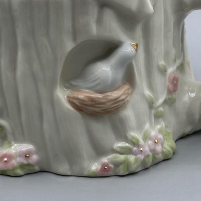 LOT 113B: Lenox Mickey & Minnie’s Afternoon Picnic Bowl/Mickey & Minnie Teapot