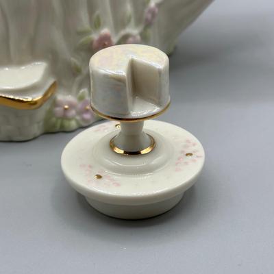 LOT 113B: Lenox Mickey & Minnie’s Afternoon Picnic Bowl/Mickey & Minnie Teapot