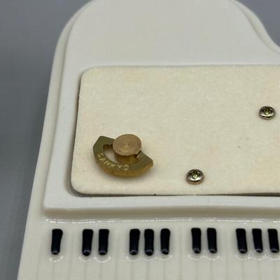 LOT 116B: Lenox Dancing til Dawn & Mickey and Minnie’s Magical Dance