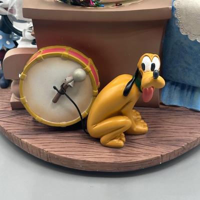 LOT 120B: Vintage Disney Minnie’s Yoo Hoo Musical Snow Globe