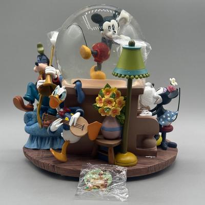 LOT 120B: Vintage Disney Minnie’s Yoo Hoo Musical Snow Globe