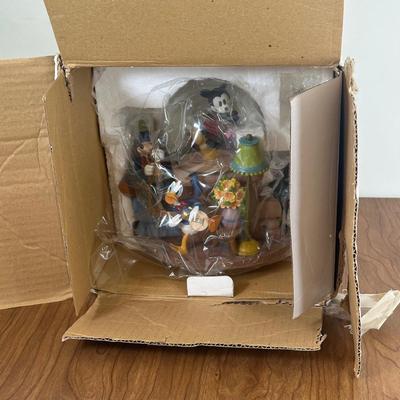 LOT 120B: Vintage Disney Minnie’s Yoo Hoo Musical Snow Globe