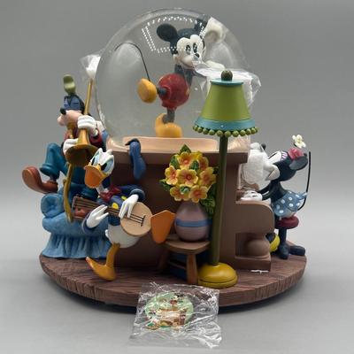 LOT 120B: Vintage Disney Minnie’s Yoo Hoo Musical Snow Globe