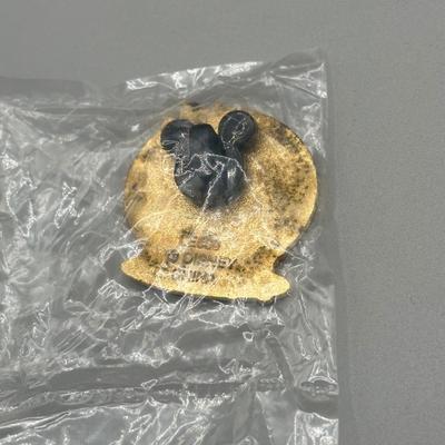 LOT 120B: Vintage Disney Minnie’s Yoo Hoo Musical Snow Globe