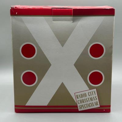 LOT 123B: Radio City Christmas Spectacular Snow Globe & Elvis Anniversary Clock