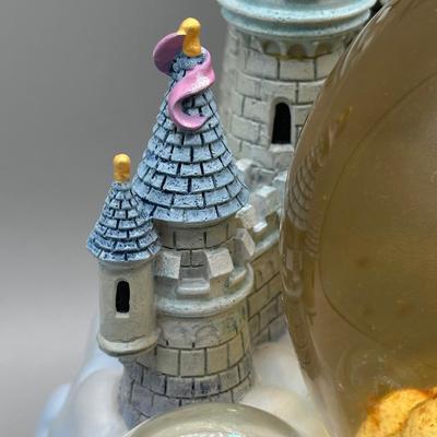 LOT 133B: Disney Loves First Kiss Musical Snow Globe