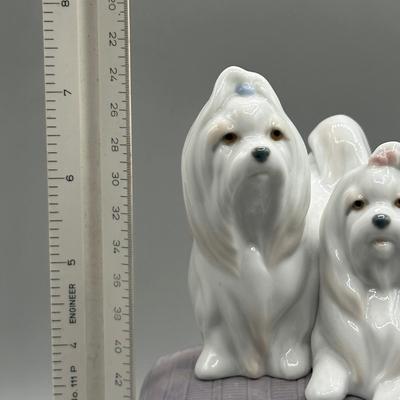 LOT 134B: LIadro Looking Pretty Porcelain Figurine