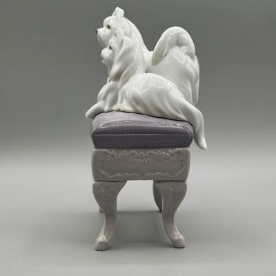 LOT 134B: LIadro Looking Pretty Porcelain Figurine