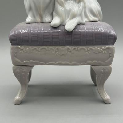 LOT 134B: LIadro Looking Pretty Porcelain Figurine