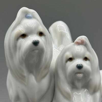 LOT 134B: LIadro Looking Pretty Porcelain Figurine