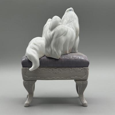 LOT 134B: LIadro Looking Pretty Porcelain Figurine