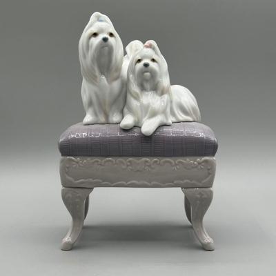LOT 134B: LIadro Looking Pretty Porcelain Figurine