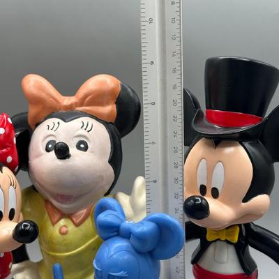 LOT 138B: Vintage Ceramic Minnie, Twistable Collector Toys & More