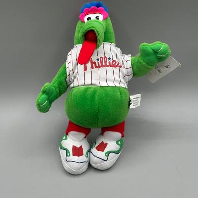 LOT 150B: Philadelphia Phillies Collection! Ryan Howard Bobble Head, Team Celebration Ornament & More