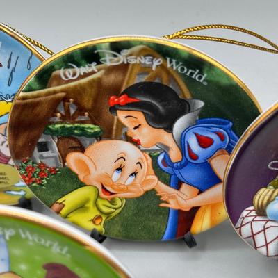 LOT 152B: Decorative Disney Plate Collection