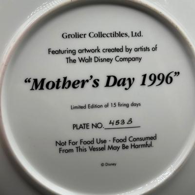 LOT 152B: Decorative Disney Plate Collection