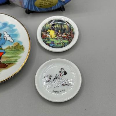 LOT 152B: Decorative Disney Plate Collection