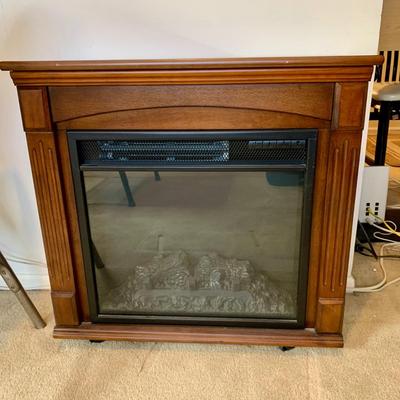 LOT 161 A: Twin Star International Electric Fireplace Model #18ll10GRA