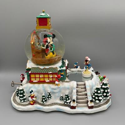LOT 174 B: Disney 1999 Musical Snowglobe "Mickey's Clock Shop" Tune "Winter Wonderland"
