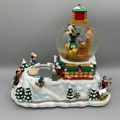 LOT 174 B: Disney 1999 Musical Snowglobe "Mickey's Clock Shop" Tune "Winter Wonderland"