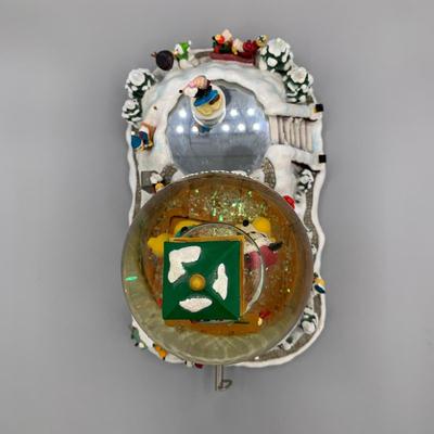 LOT 174 B: Disney 1999 Musical Snowglobe "Mickey's Clock Shop" Tune "Winter Wonderland"
