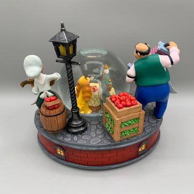 LOT 200 B: Disney Lady And The Tramp Tune "Bella Notte" Musical Snowglobe