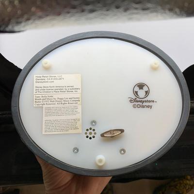 LOT 200 B: Disney Lady And The Tramp Tune "Bella Notte" Musical Snowglobe