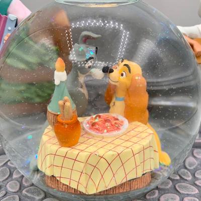 LOT 200 B: Disney Lady And The Tramp Tune "Bella Notte" Musical Snowglobe