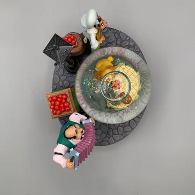 LOT 200 B: Disney Lady And The Tramp Tune "Bella Notte" Musical Snowglobe