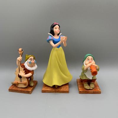 LOT 202 B: Disney Snow White And The Seven Dwarfs 65th Anniversary Collection by Enesco
