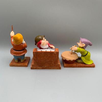 LOT 202 B: Disney Snow White And The Seven Dwarfs 65th Anniversary Collection by Enesco